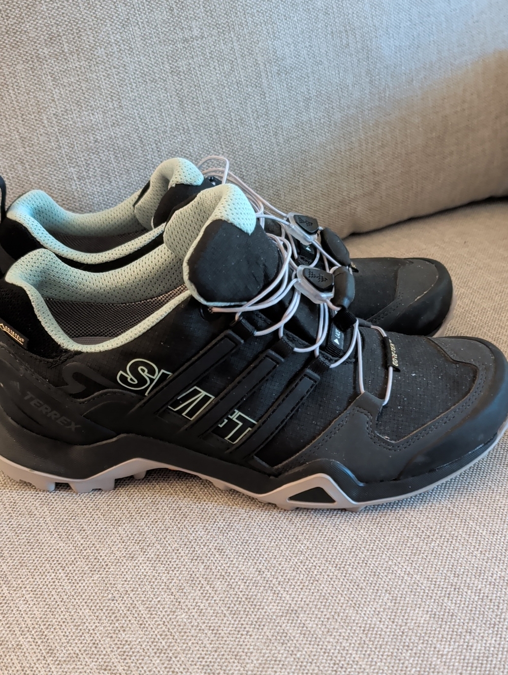 Women's Black & Light Gray Trail Shoes
